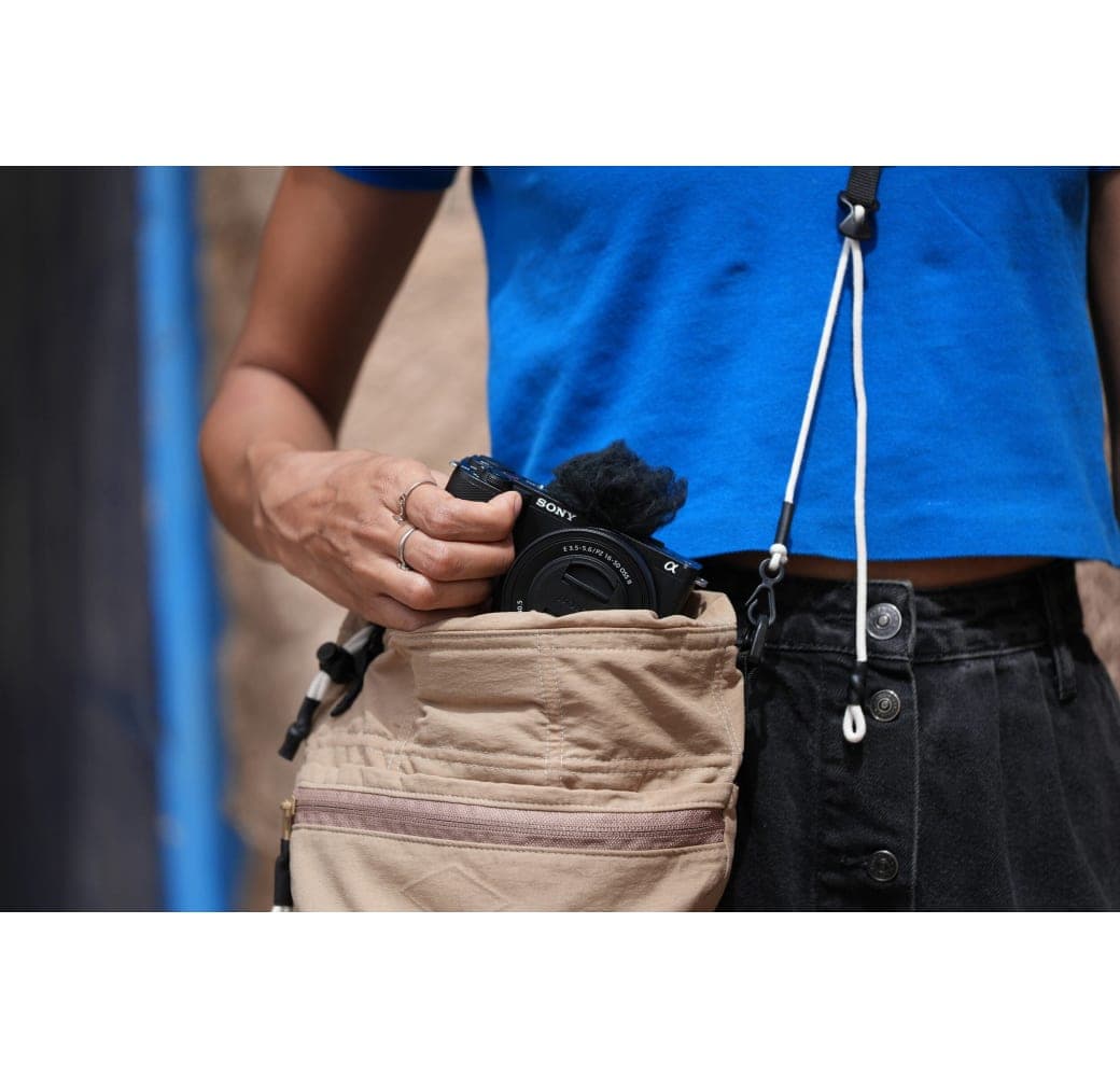 Negro Sony ZV-E10 II Mirrorless Camera with 16-50mm Lens.9